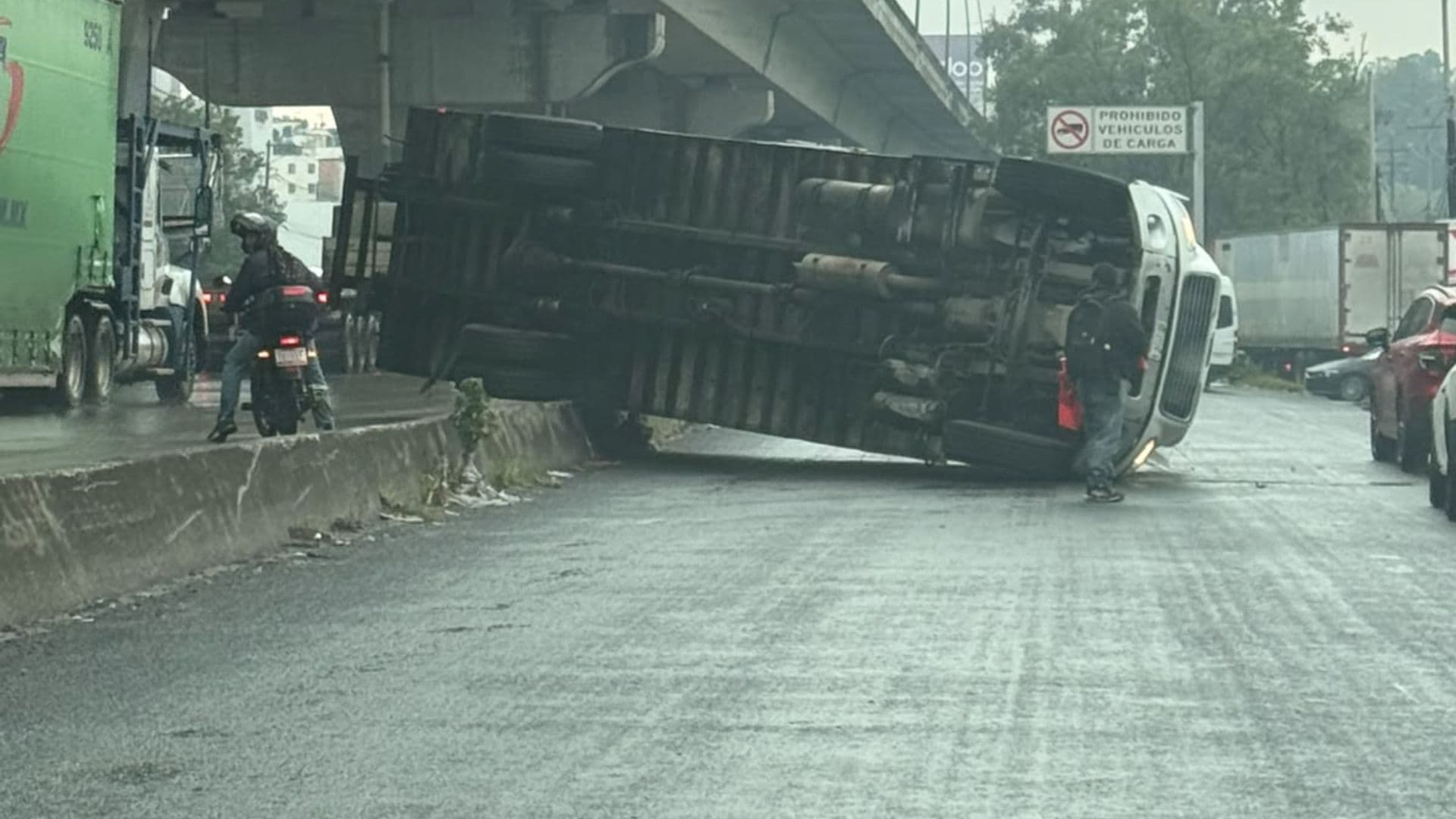 Accidente Volcadura Tractocamión Circulación Vehicular Autopista México Puebla