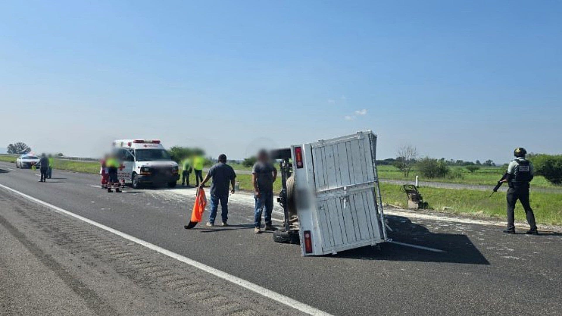 Accidente en la carretera Salamanca-León, en Querétaro, el 20 de julio de 2026. Foto: X @GN_Carreteras