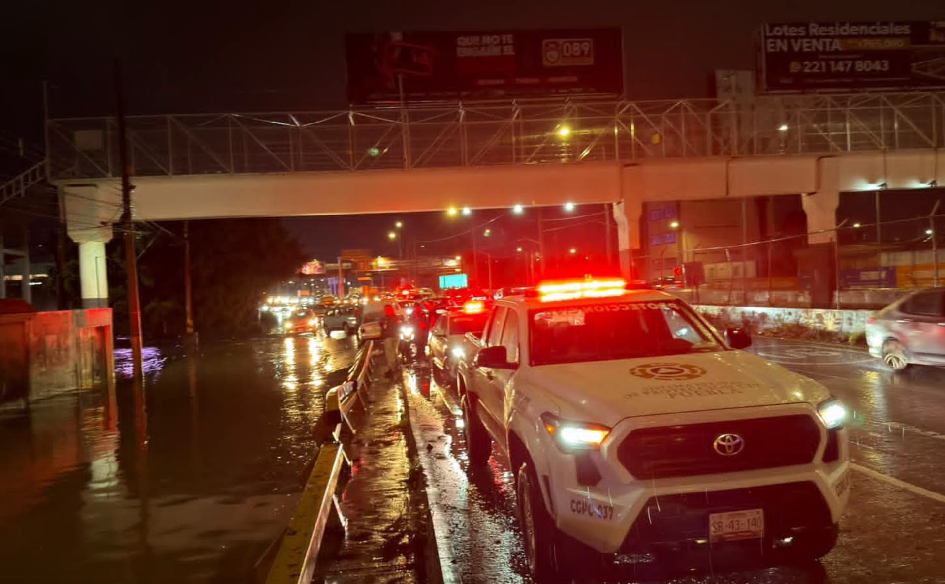 Las inundaciones provocaron caos vial en el Periférico Ecológico.