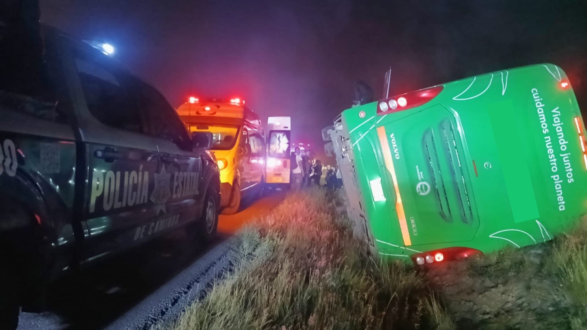 Tres personas resultaron lesionadas, mismas que fueron trasladadas a un hospital. Foto: Luis Hernández Galván
