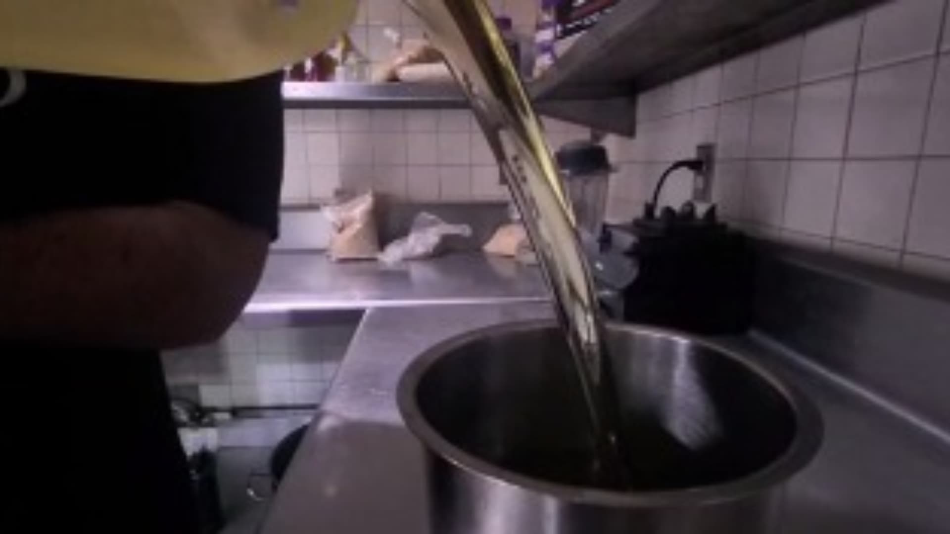 Aceite de Cocina en Drenajes Provoca Taponamientos e Inundaciones en Baja California