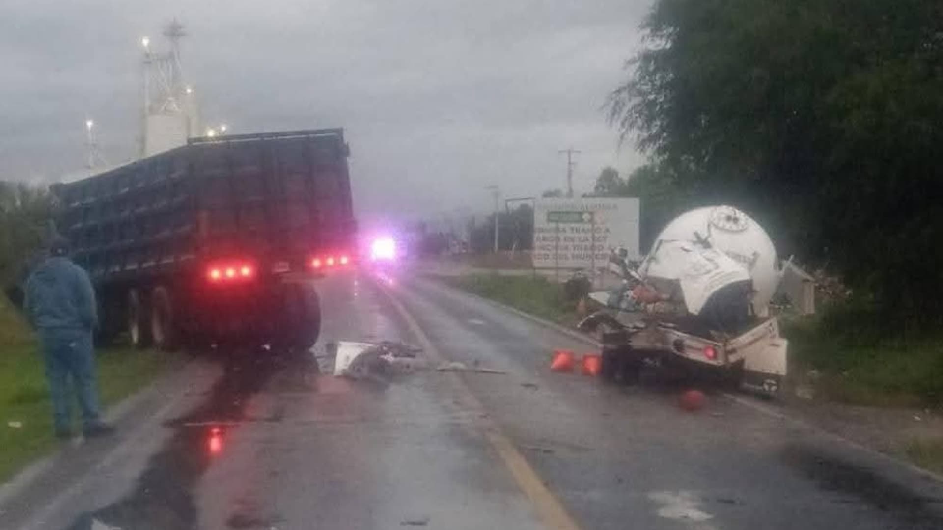 Choque deja cierre total en la carretera Puebla-Tehuacán.