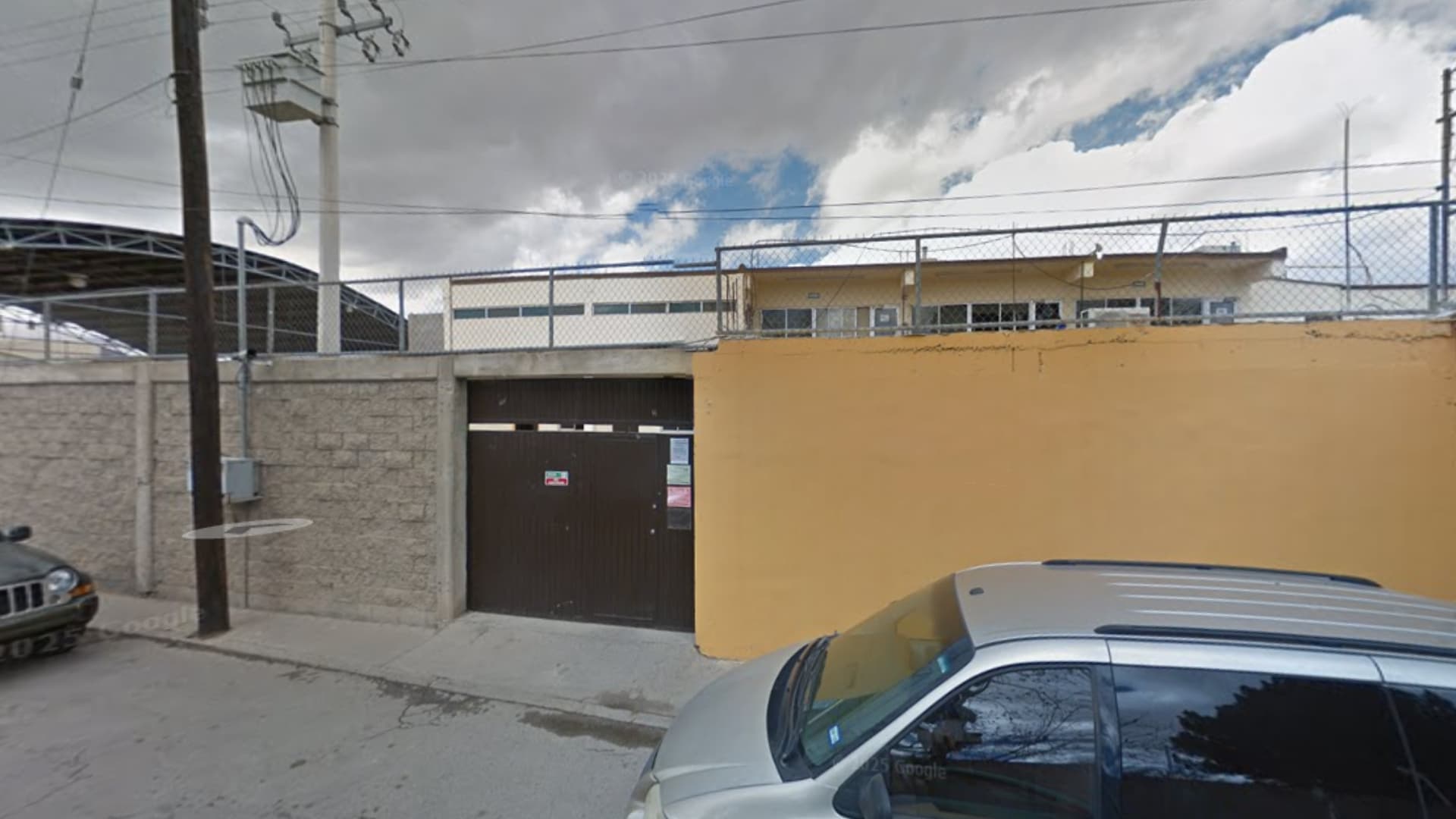 Fachada del Instituto Tesla en Cd. Juárez