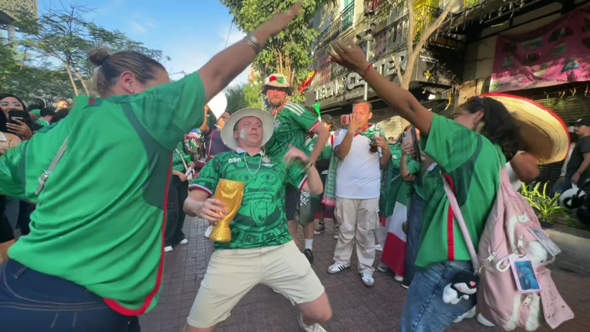 Gente festejando