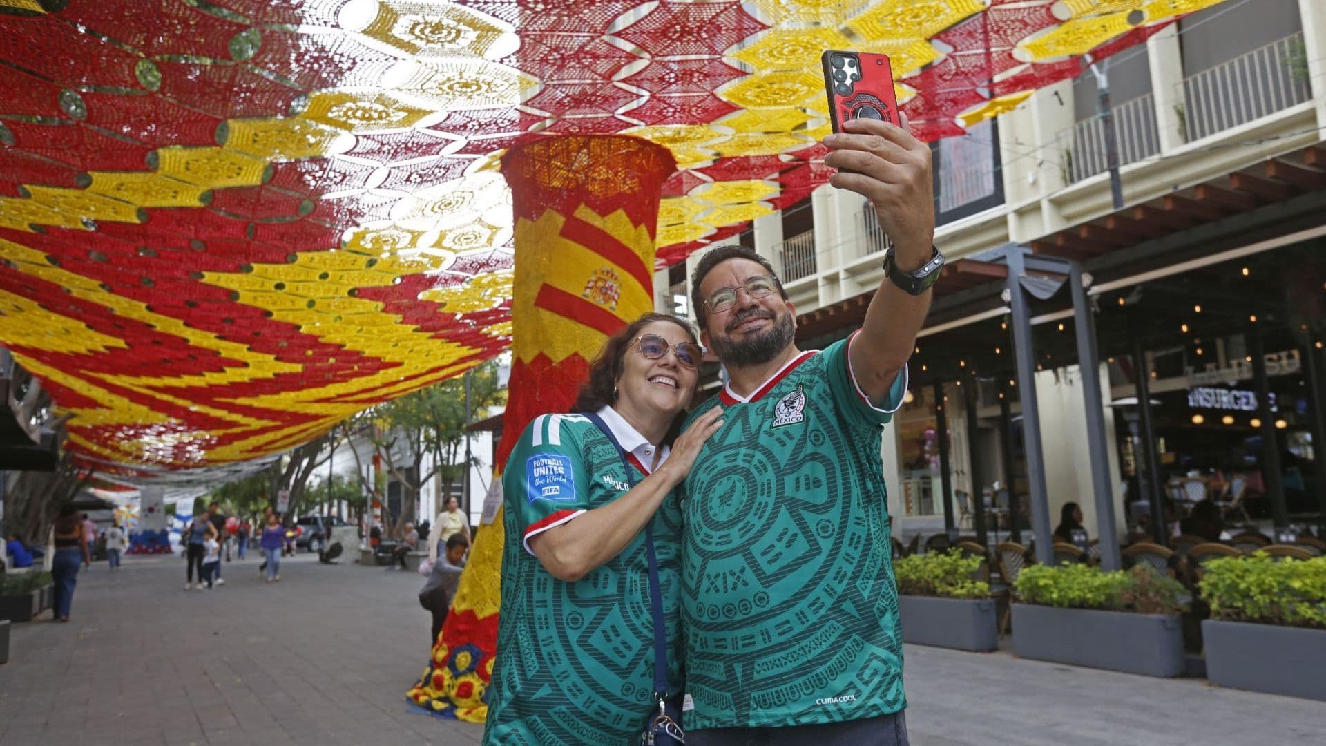 Aficionados de la Selección Mexicana se toman una foto