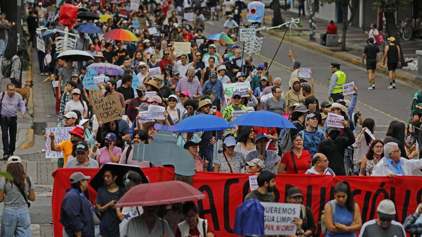 Protesta multitudinaria en Guadalajara en contra de la contaminación del agua, en agosto 2026. Foto: Cuartoscuro