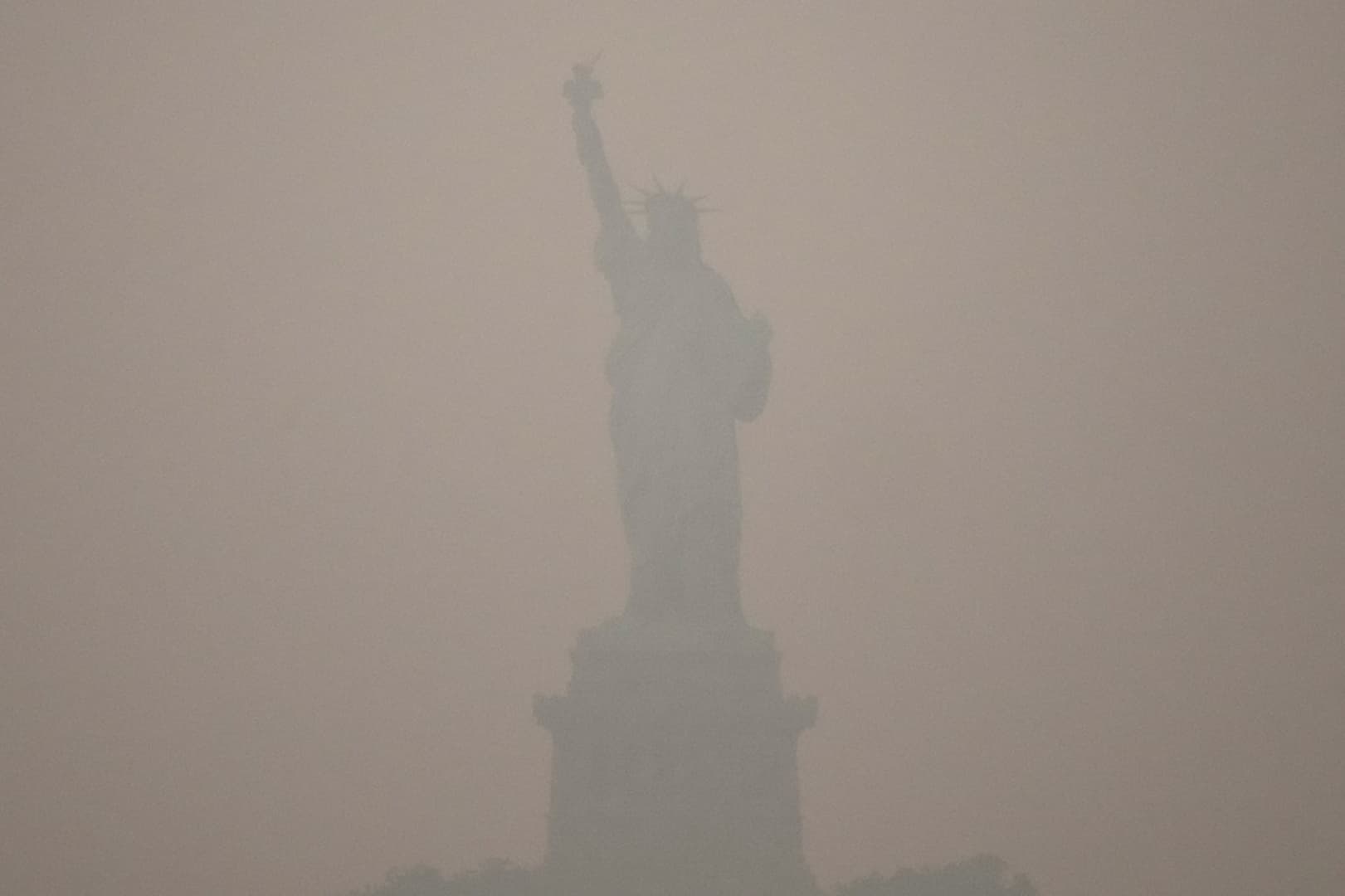 Humo de incendios reduce la visibilidad en Nueva York