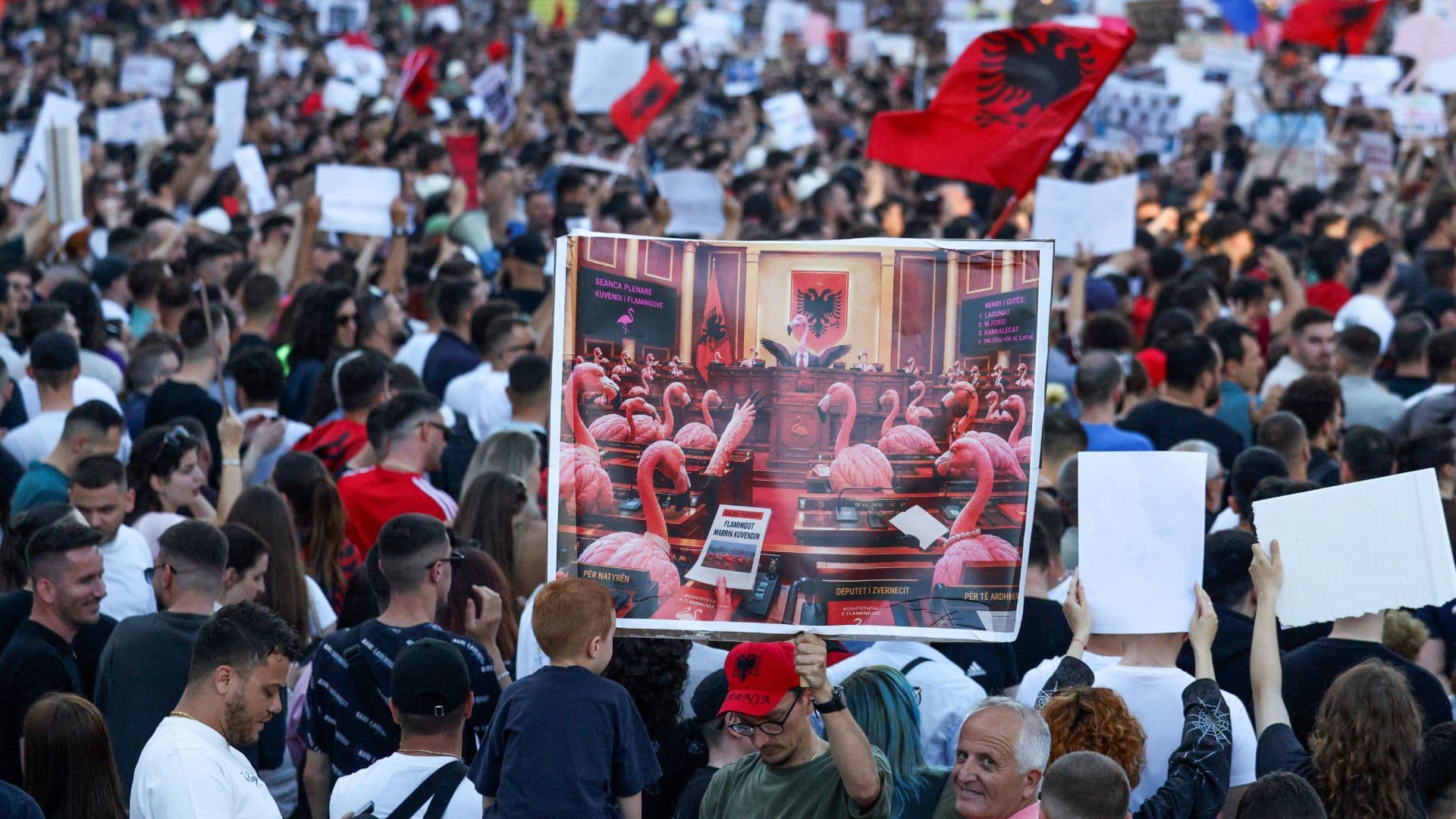 Albaneses Protestan Contra Proyecto Turístico de Lujo de Yerno de Trump