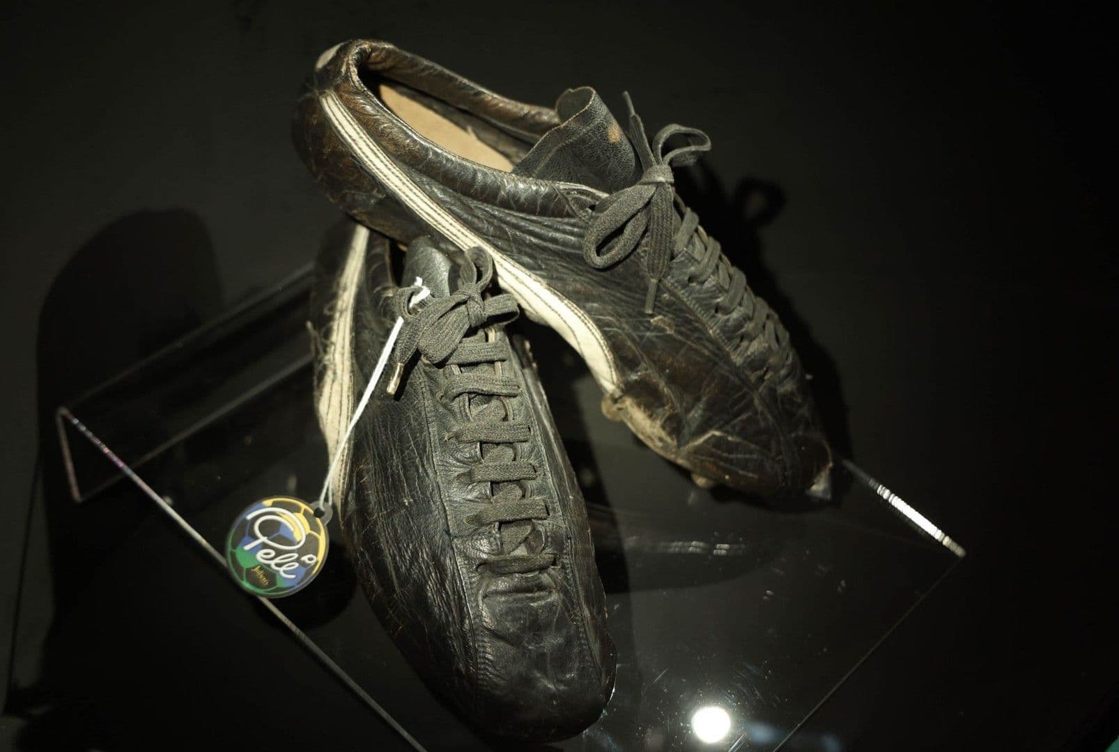 Exposición Gratis en CDMX: ¿Dónde Ver Objetos Históricos de Pelé, Messi y Ronaldo?