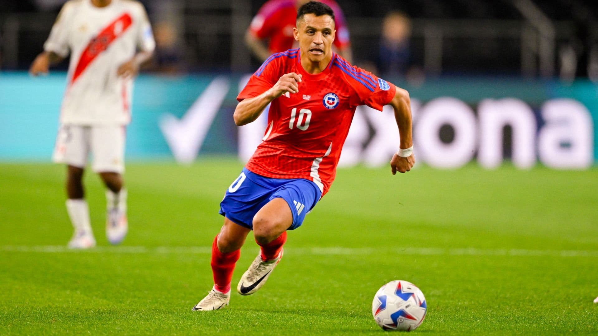 Alexis Sánchez, seleccionado chileno, jugó en varios de los mejores clubes del mundo, como Barcelona y Arsenal
