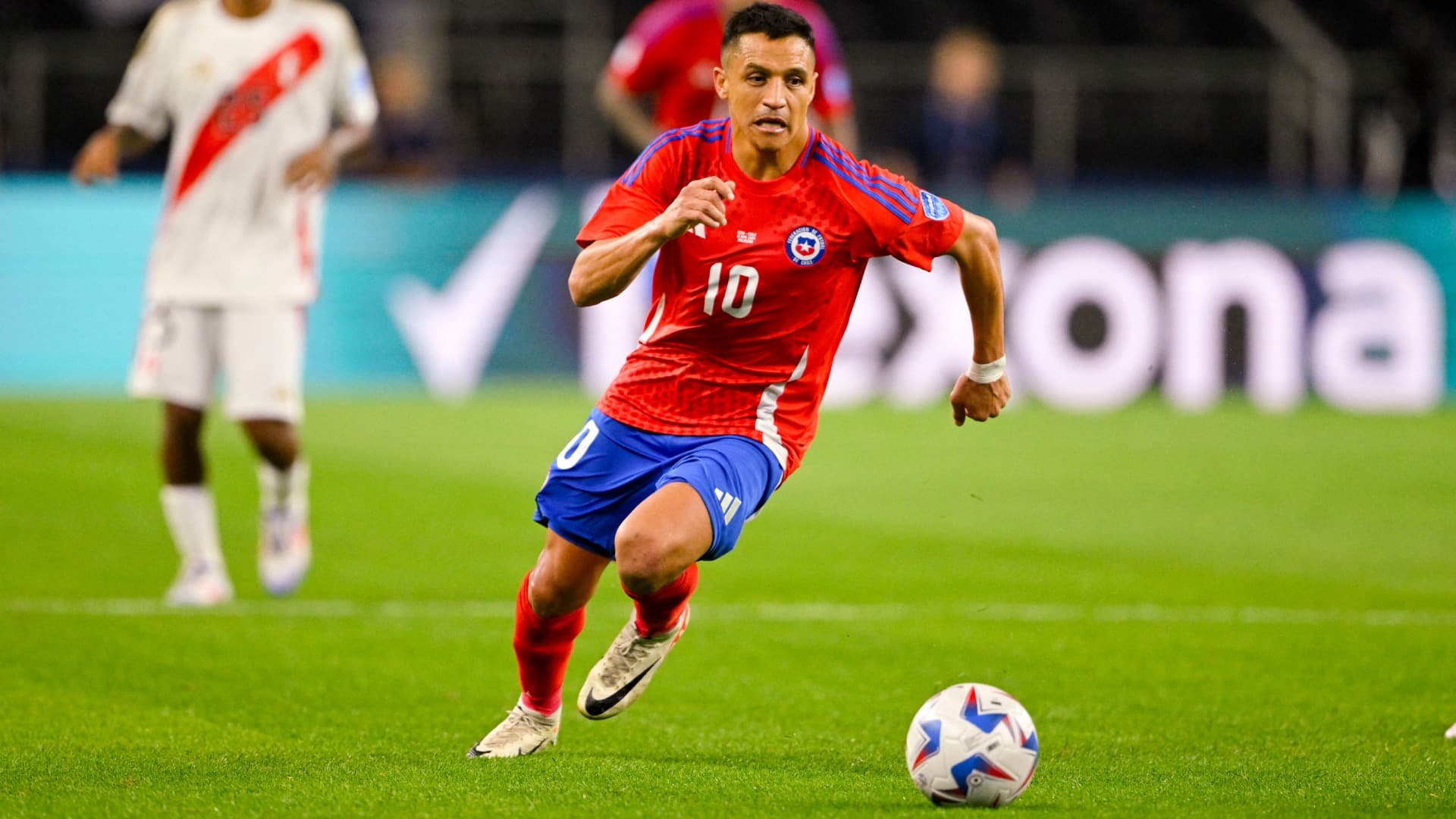 Alexis Sánchez, seleccionado chileno, jugó en varios de los mejores clubes del mundo, como Barcelona y Arsenal