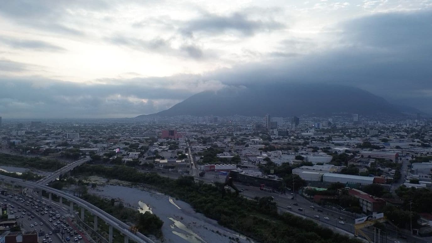 Amanecer con cielo nublado en Nuevo León