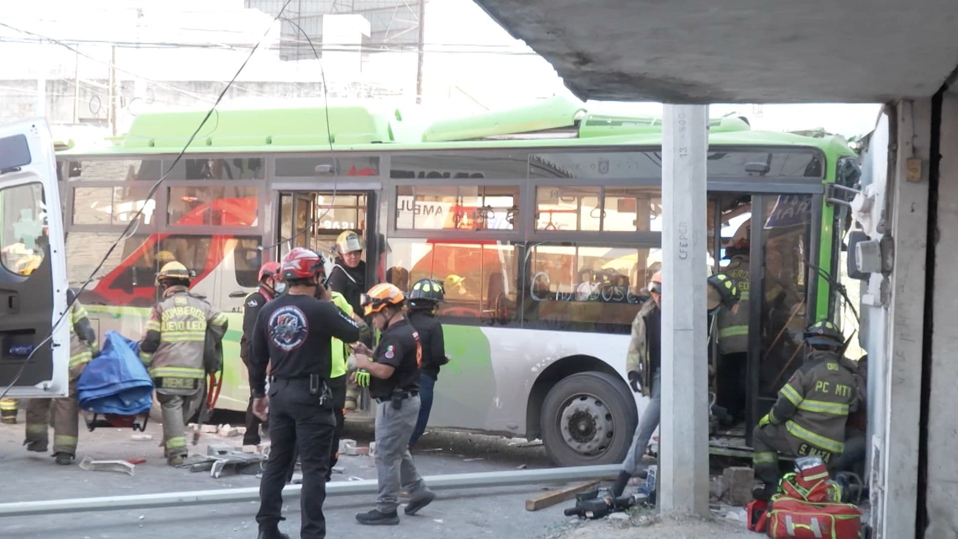 Choque ruta 1 y autobús