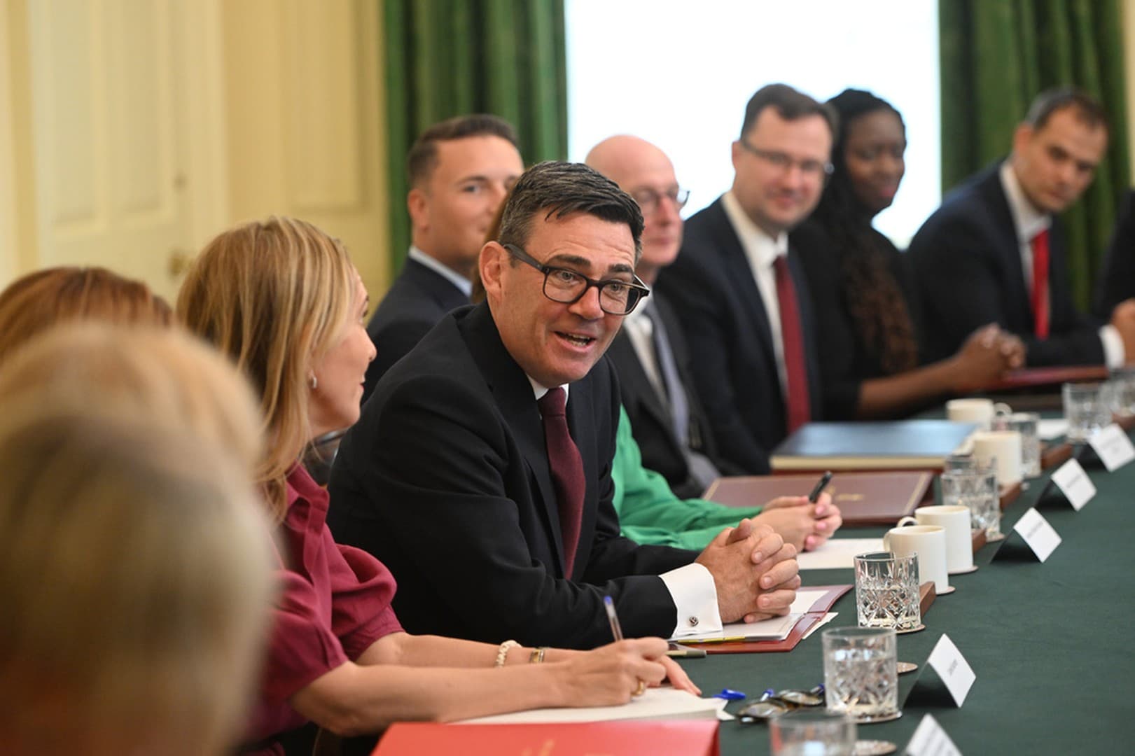 La Caída del Partido Conservador en Reino Unido: Así Llega Andy Burnham como Primer Ministro