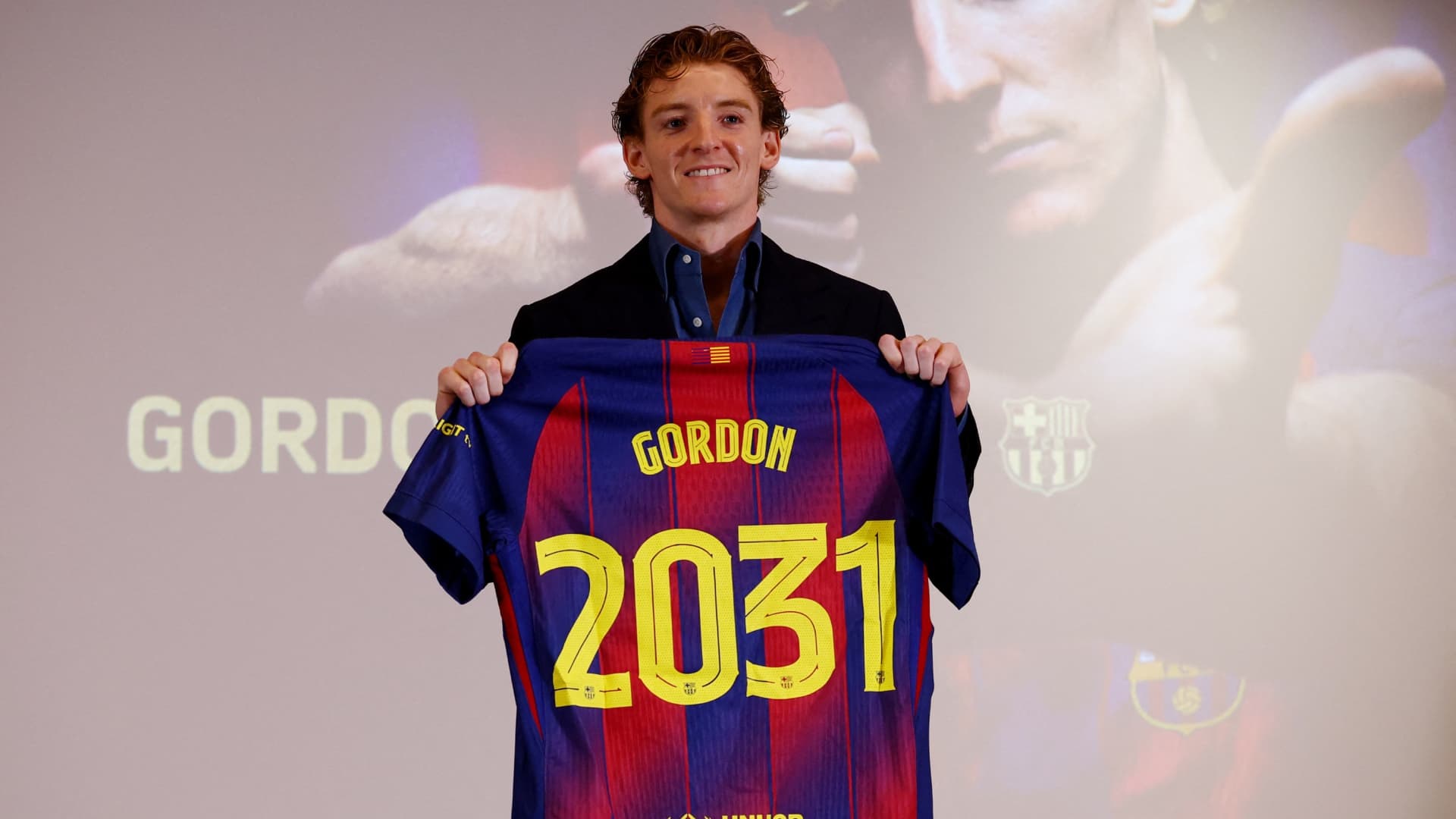 Barcelona Hace Oficial el Fichaje de Anthony Gordon: ¿Quién Es el Nuevo Jugador Blaugrana?