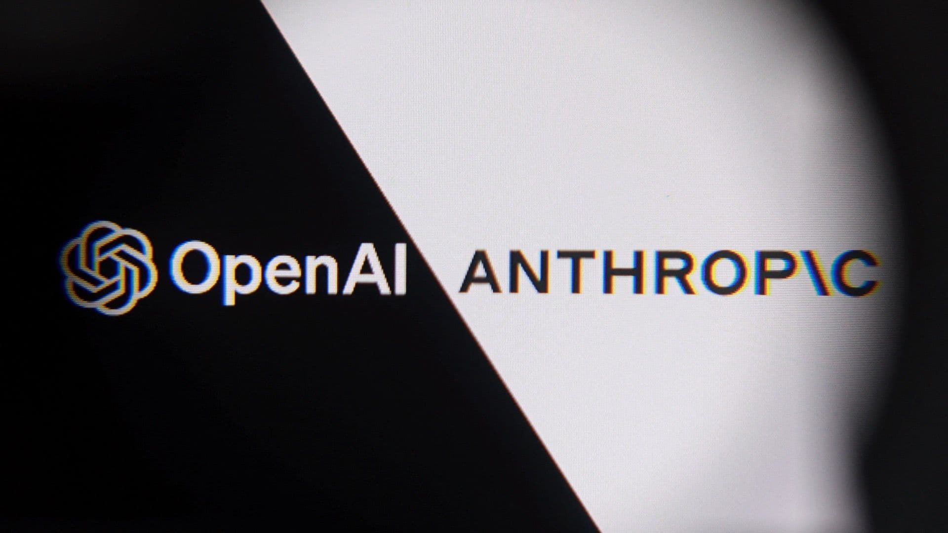 Logotipos de OpenAI y Anthropic
