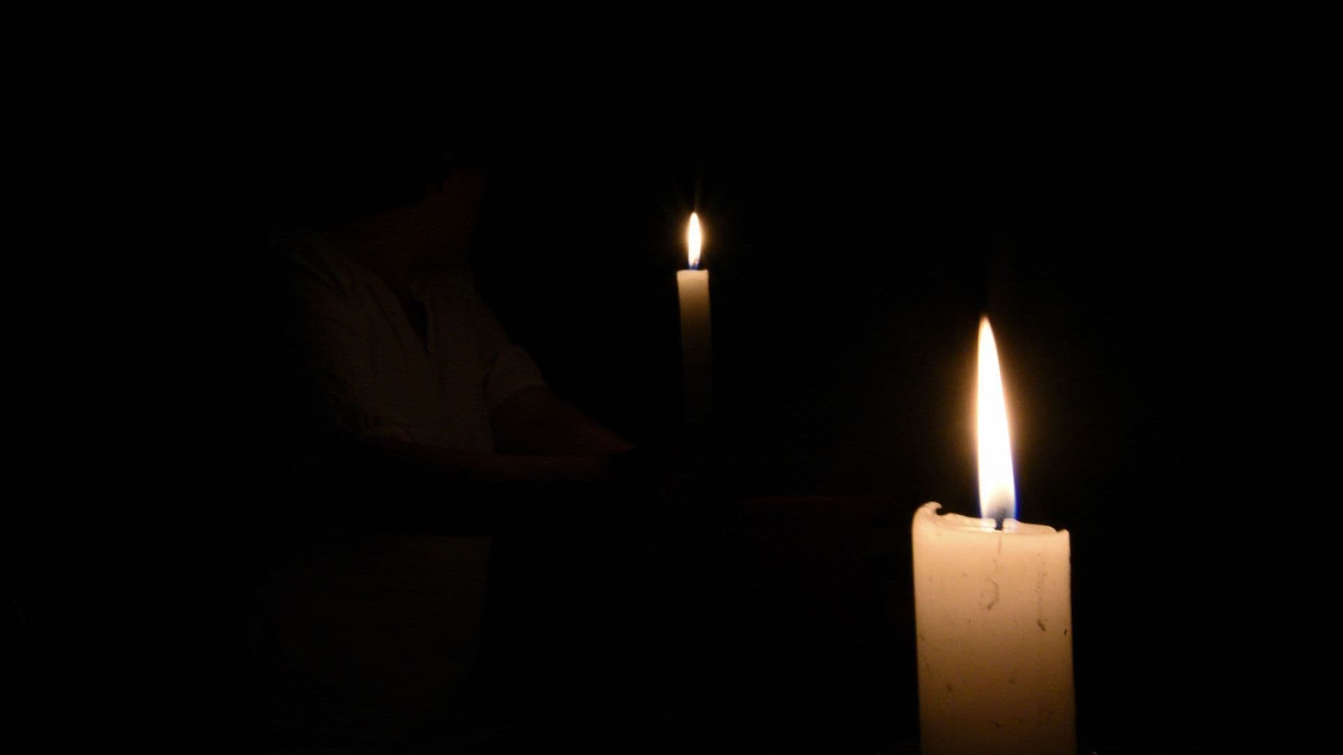 Velas encendidas por apagón eléctrico