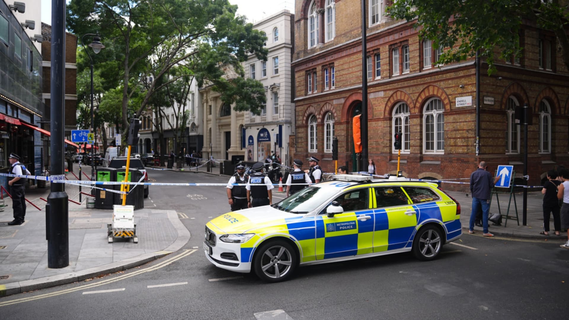 Cerco policial por apuñalamiento en Covent Garden, en Londres, Inglaterra