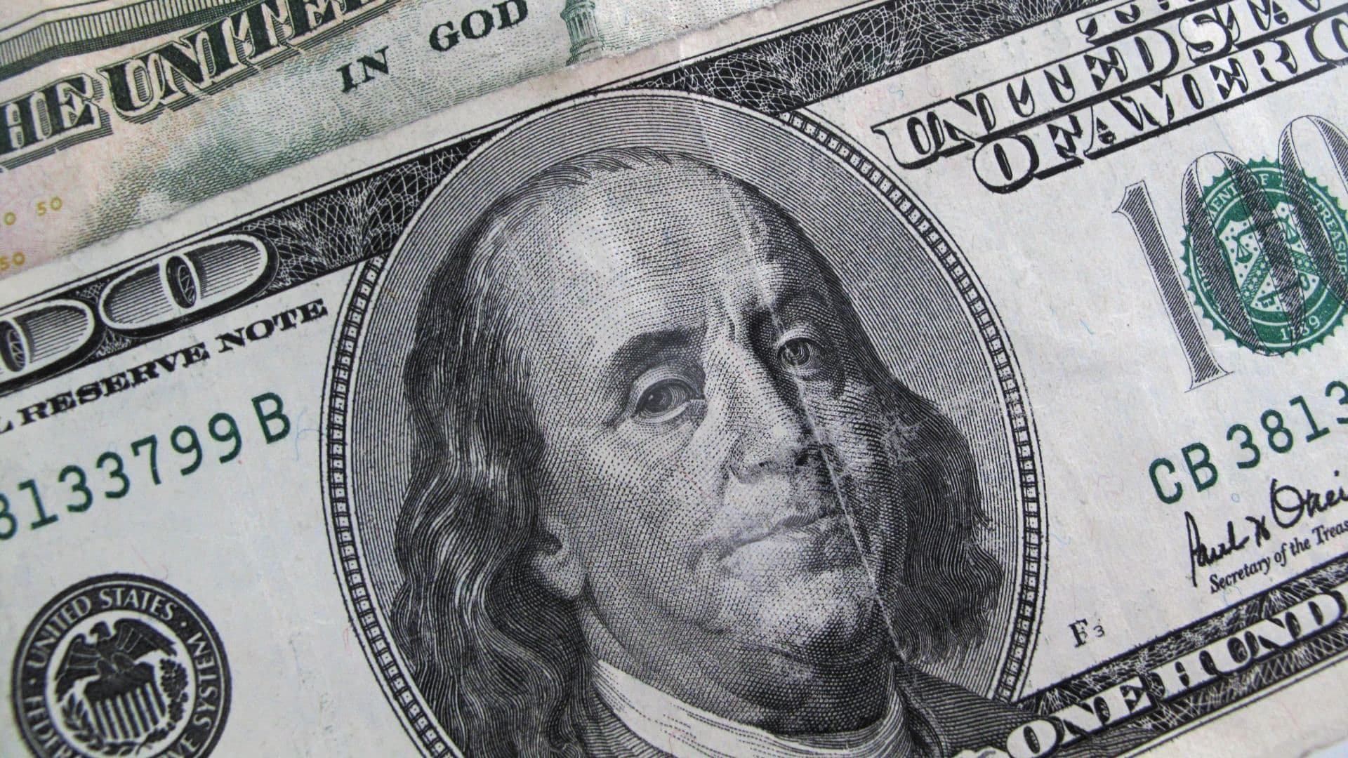 Dólares en billete