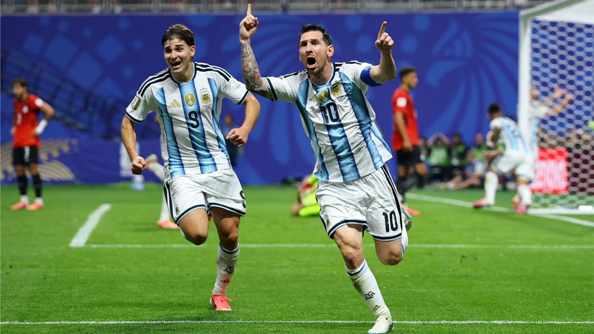 Messi celebra su gol contra Egipto