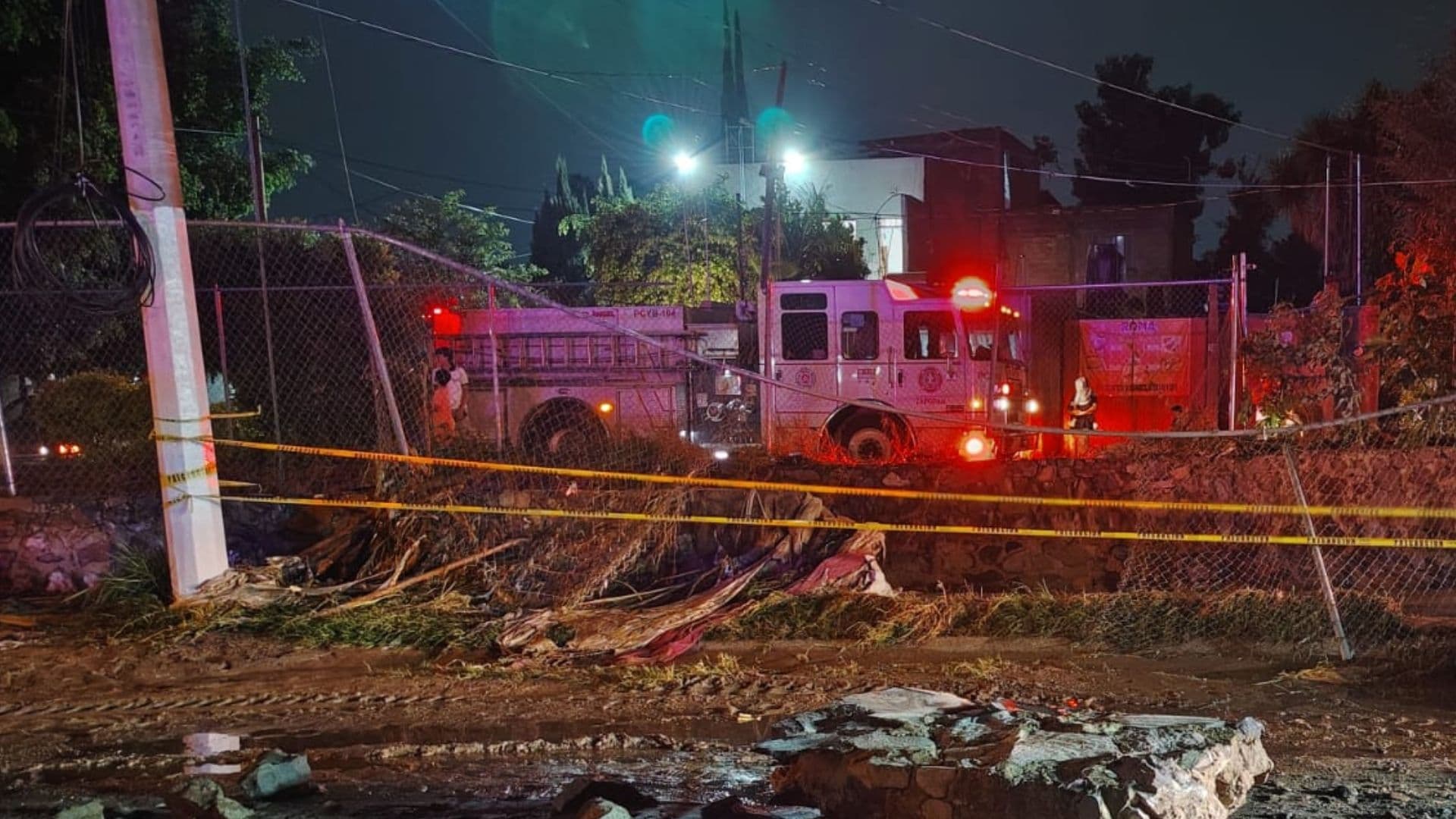 Lluvia Intensa Provoca Desbordamiento del Arroyo El Garabato en Zapopan