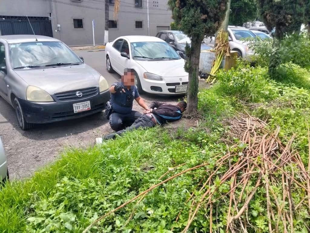 El sujeto fue perseguido y detenido por la policía de Cholula.