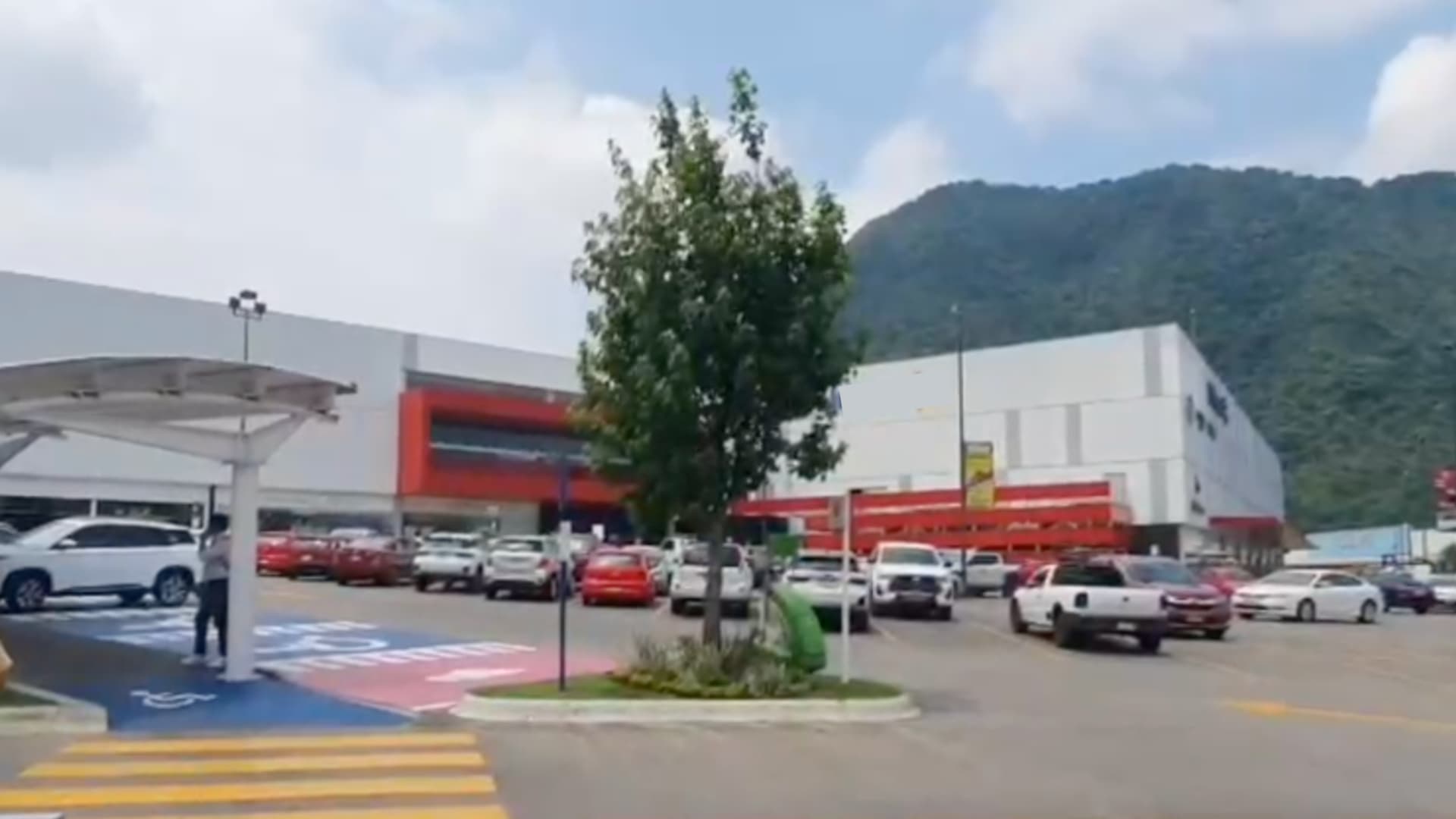 Sujetos Asaltan Sucursal Bancaria en Orizaba; Autoridades Montan Operativo de Búsqueda