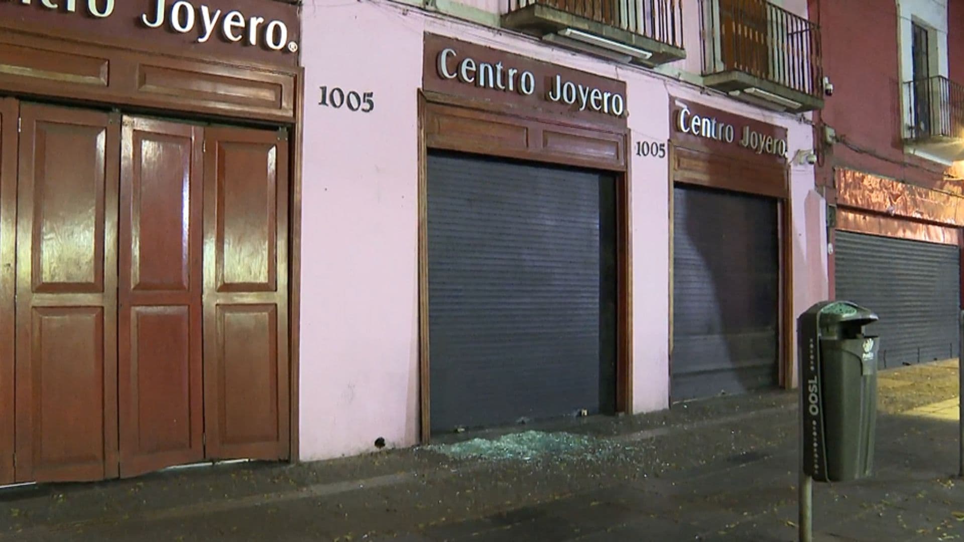Los delincuentes intentaron escapar a pie y en una motocicleta.
