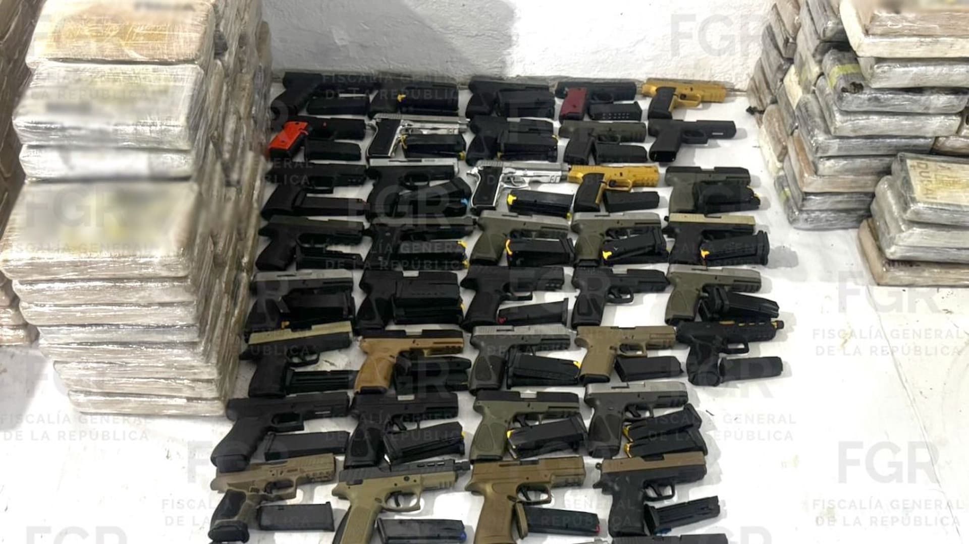 Drogas y armas confiscadas en Chiapas