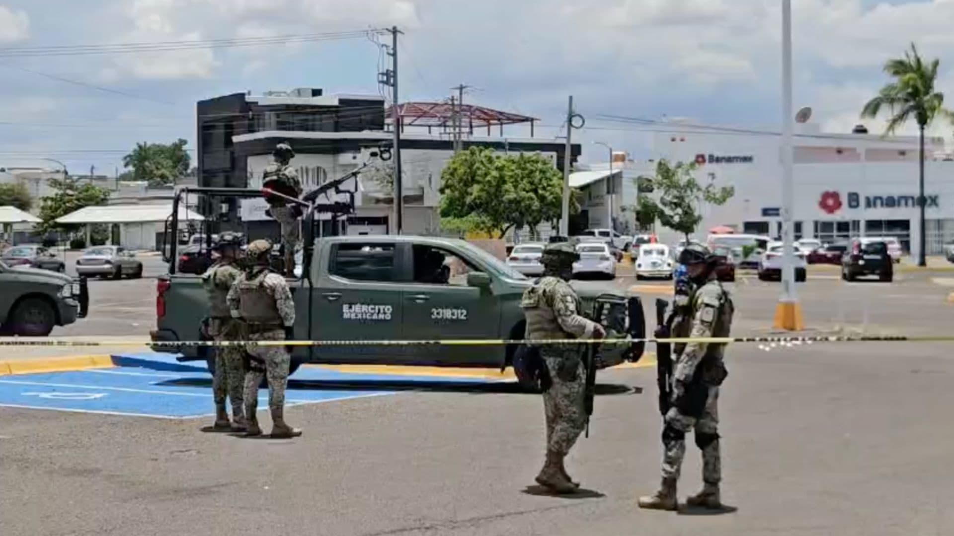 Elementos de distintas corporaciones de seguridad acordonaron el área