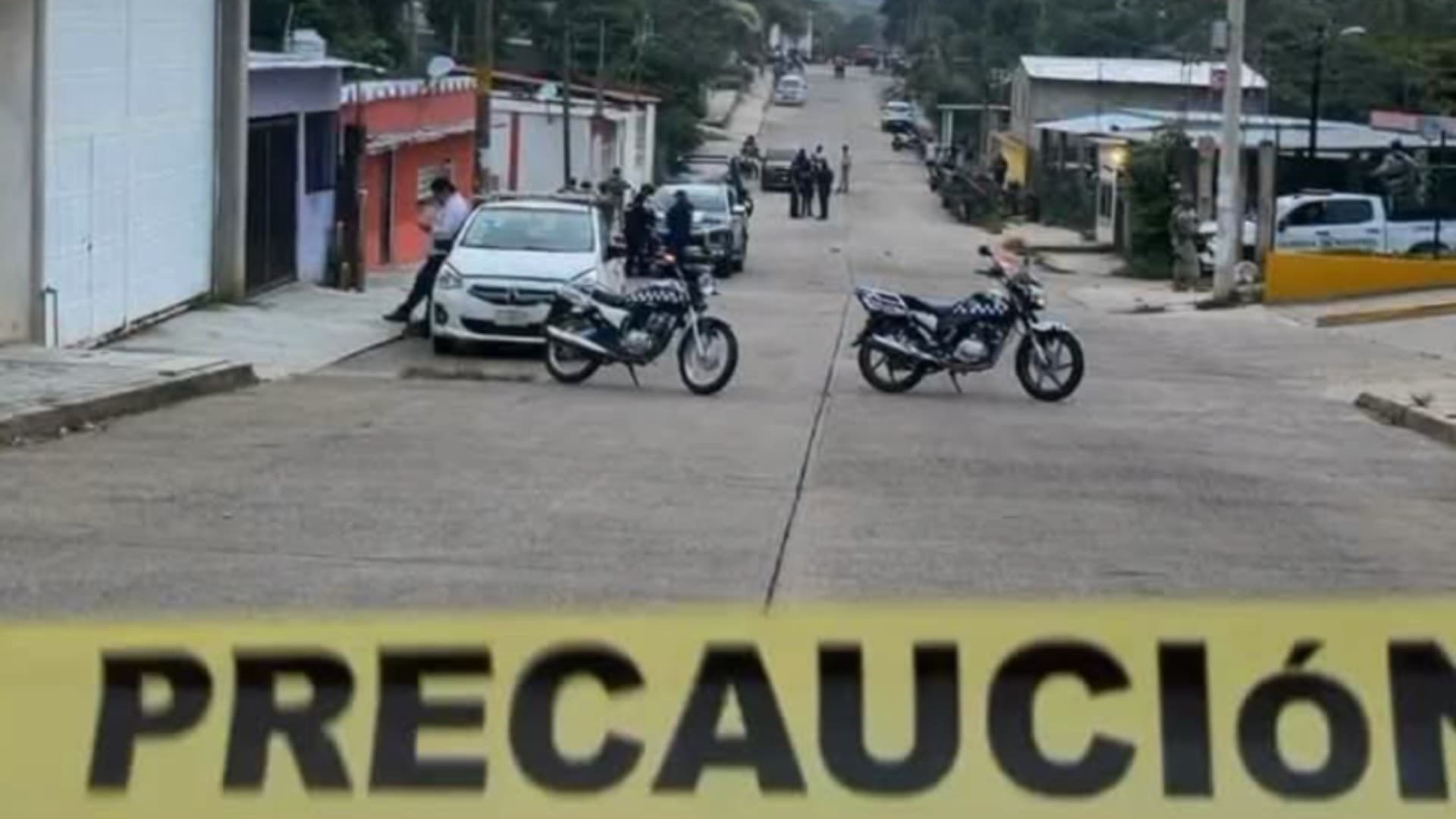 Acordonamiento por elementos policíacos por un ataque armado en Oluta, Veracruz.