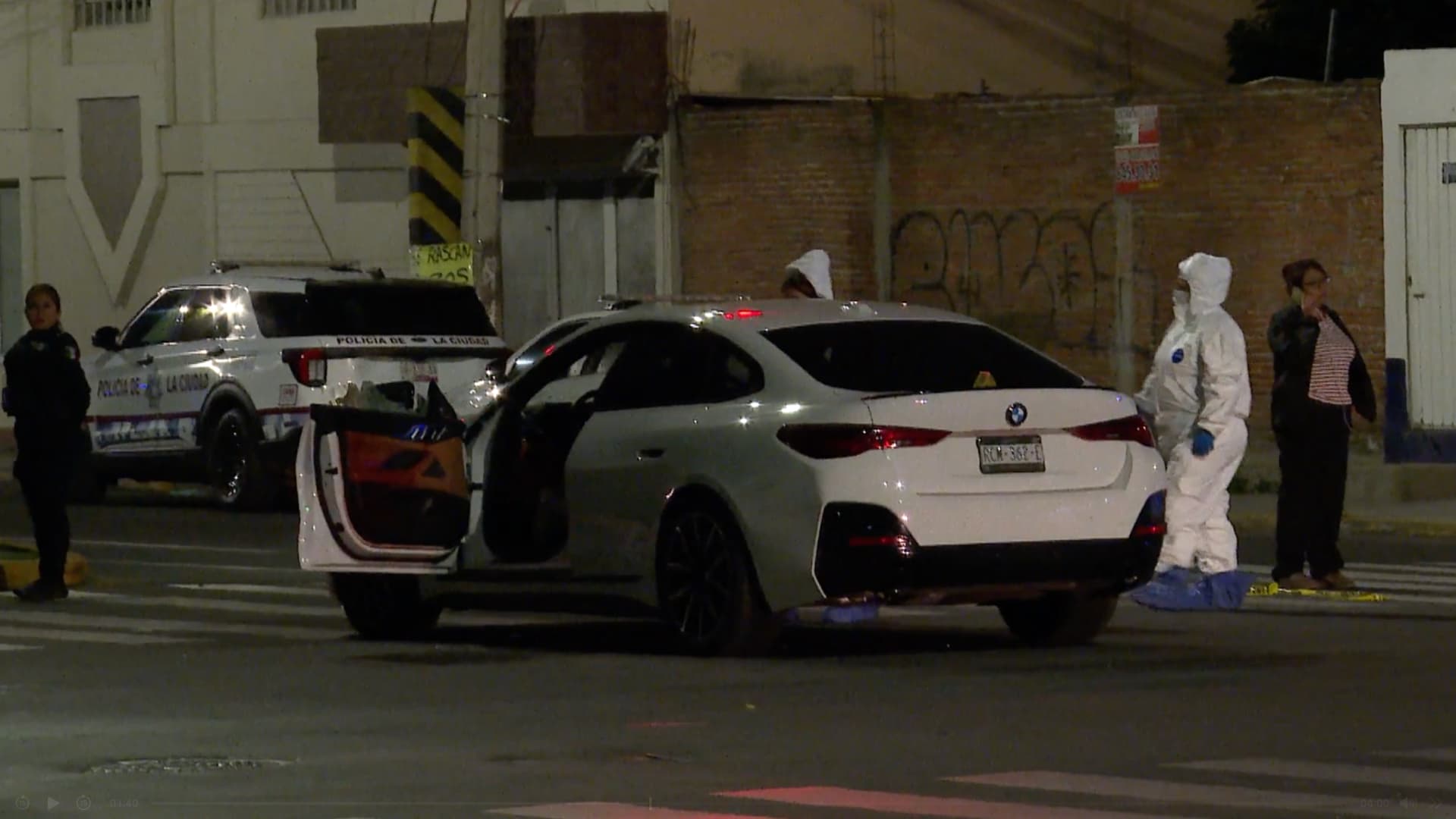 El cuerpo de la víctima quedó en el asiento del conductor del BMW.