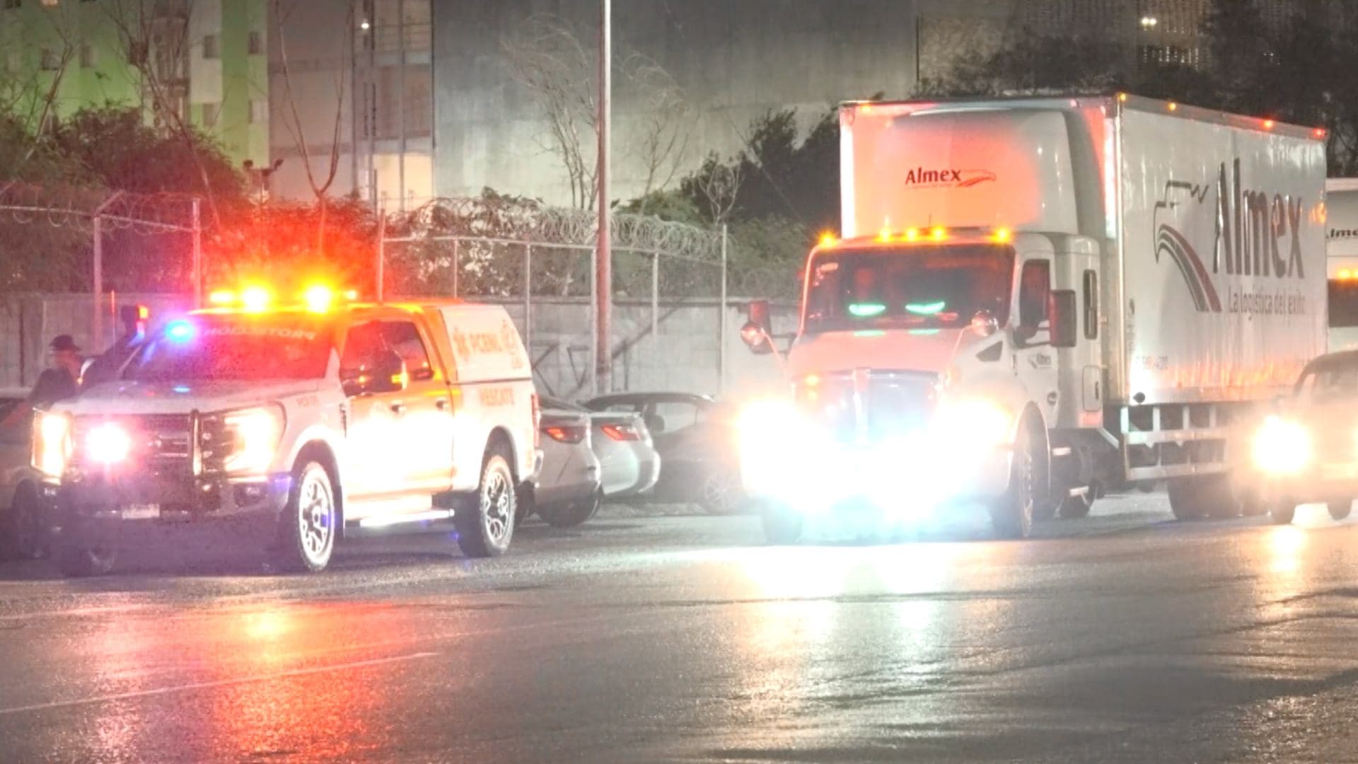 Trailer atropella a guardia en empresa en Monterrey