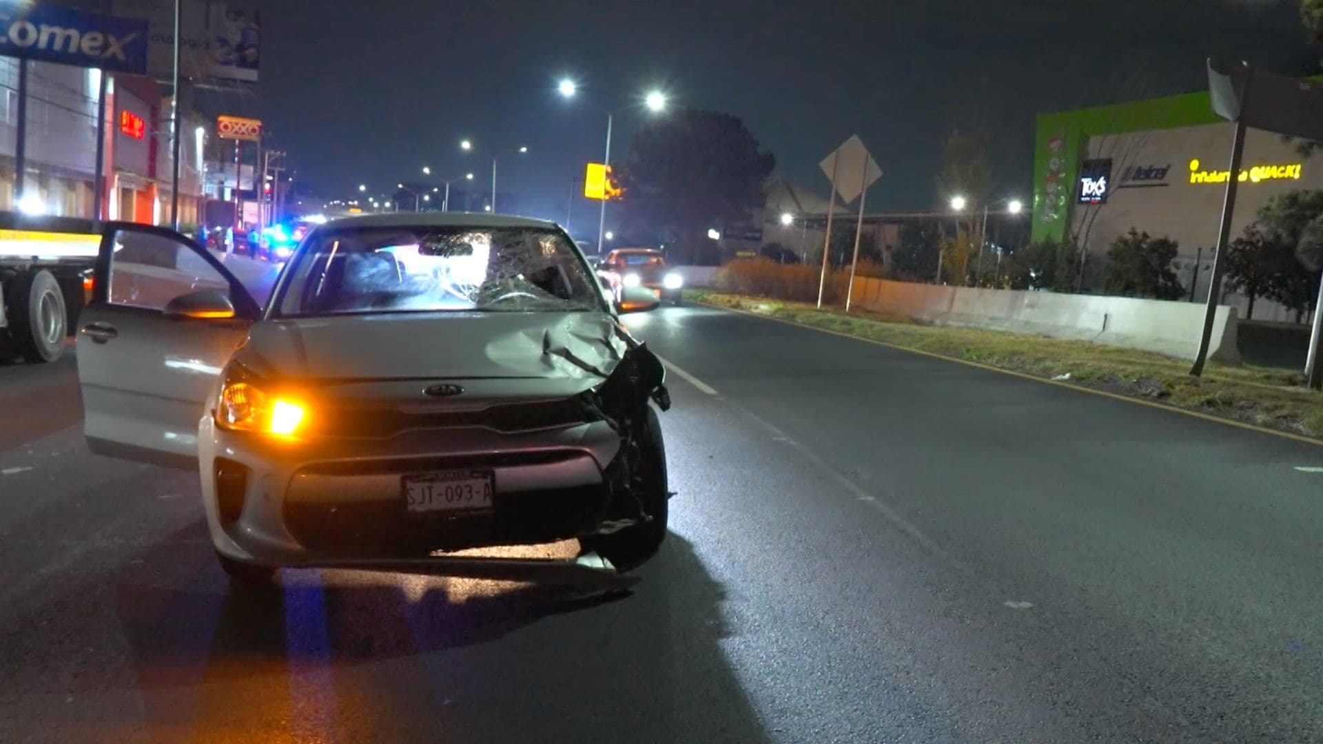 Auto dañado después de atropellar a hombre en la Carretera Nacional