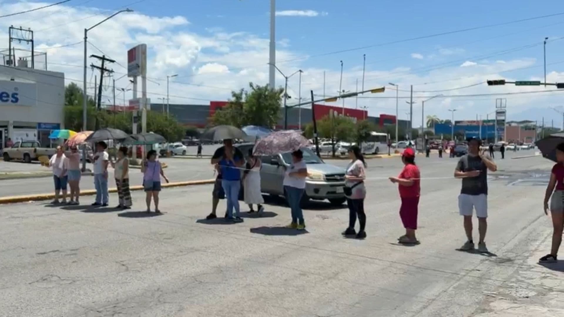 Atropellan a vecinos