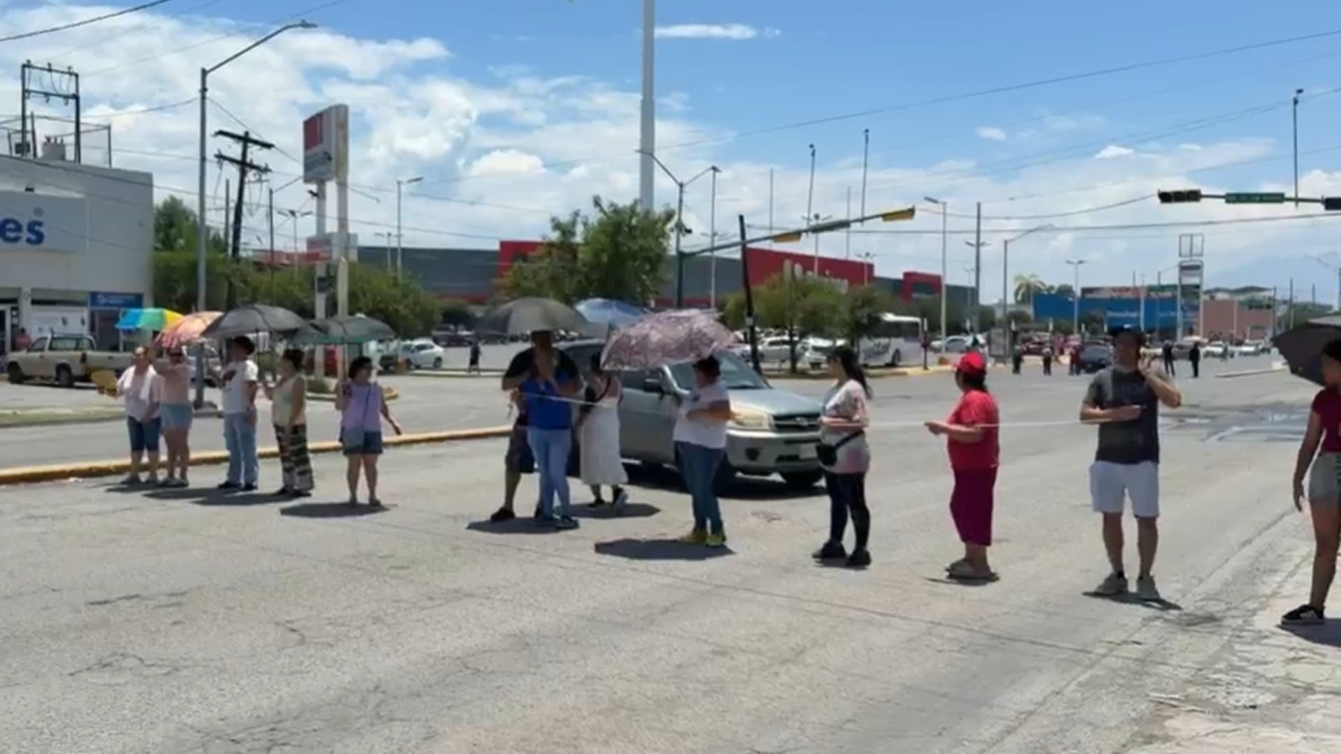 Atropellan a vecinos