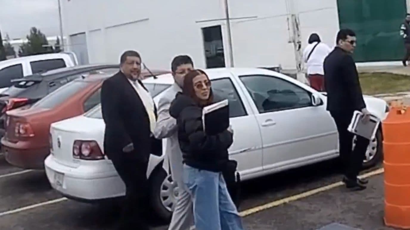 Hermana de María Fernanda busca justicia en primera audiencia en Puebla.