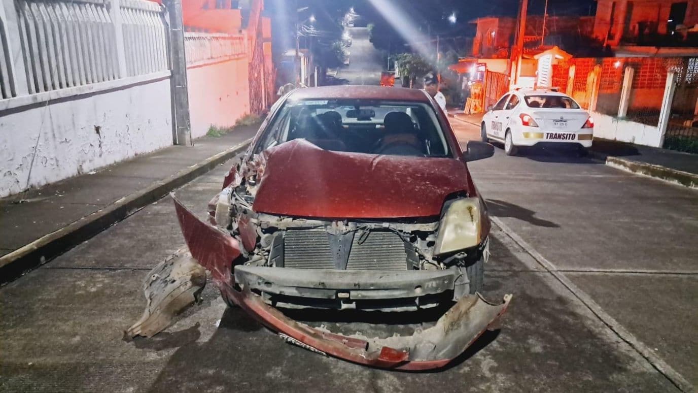 El auto fue encontrado con indicios de haber participado en un accidente.