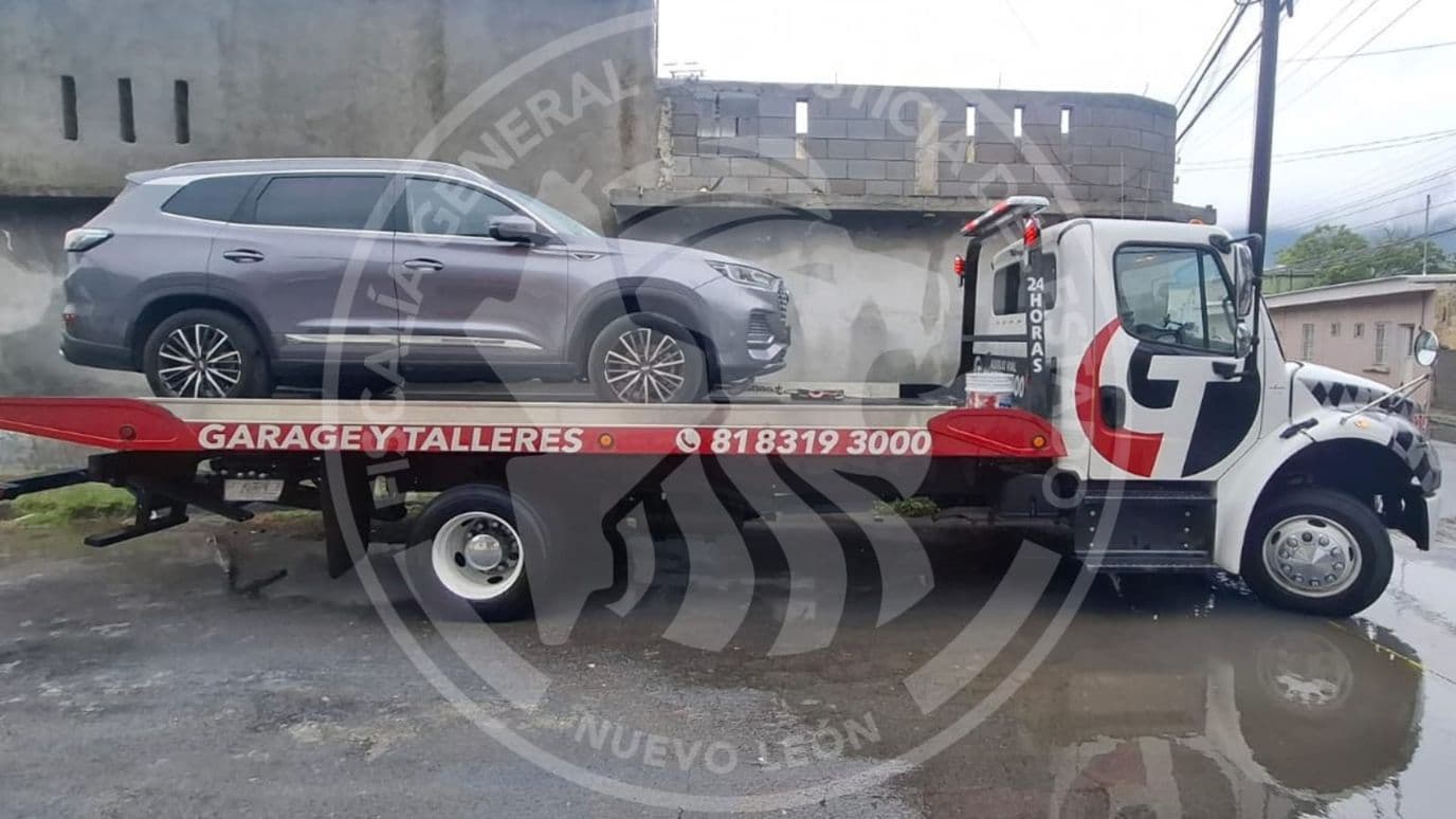 Encuentran vehículo utilizado en doble ejecución en Monterrey