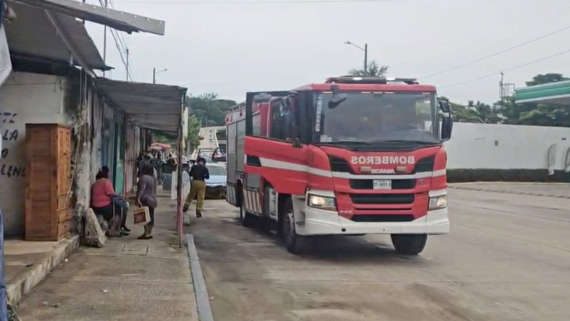 Se incendia auto en Coatzacoalcos