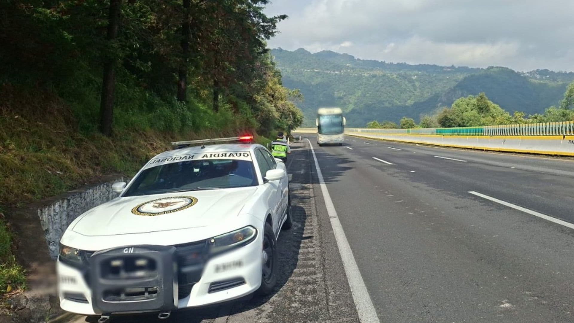 Patrulla de la GN en la Autopista México-Cuernavaca.