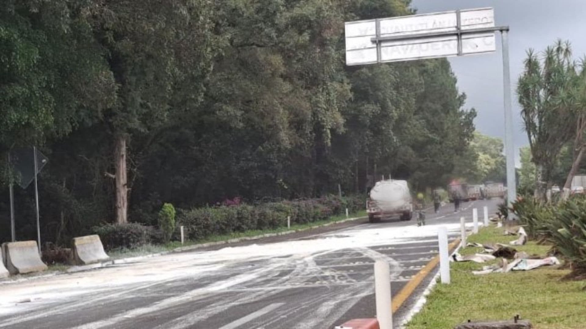 Atención de accidente en Autopista México-Cuernavaca.