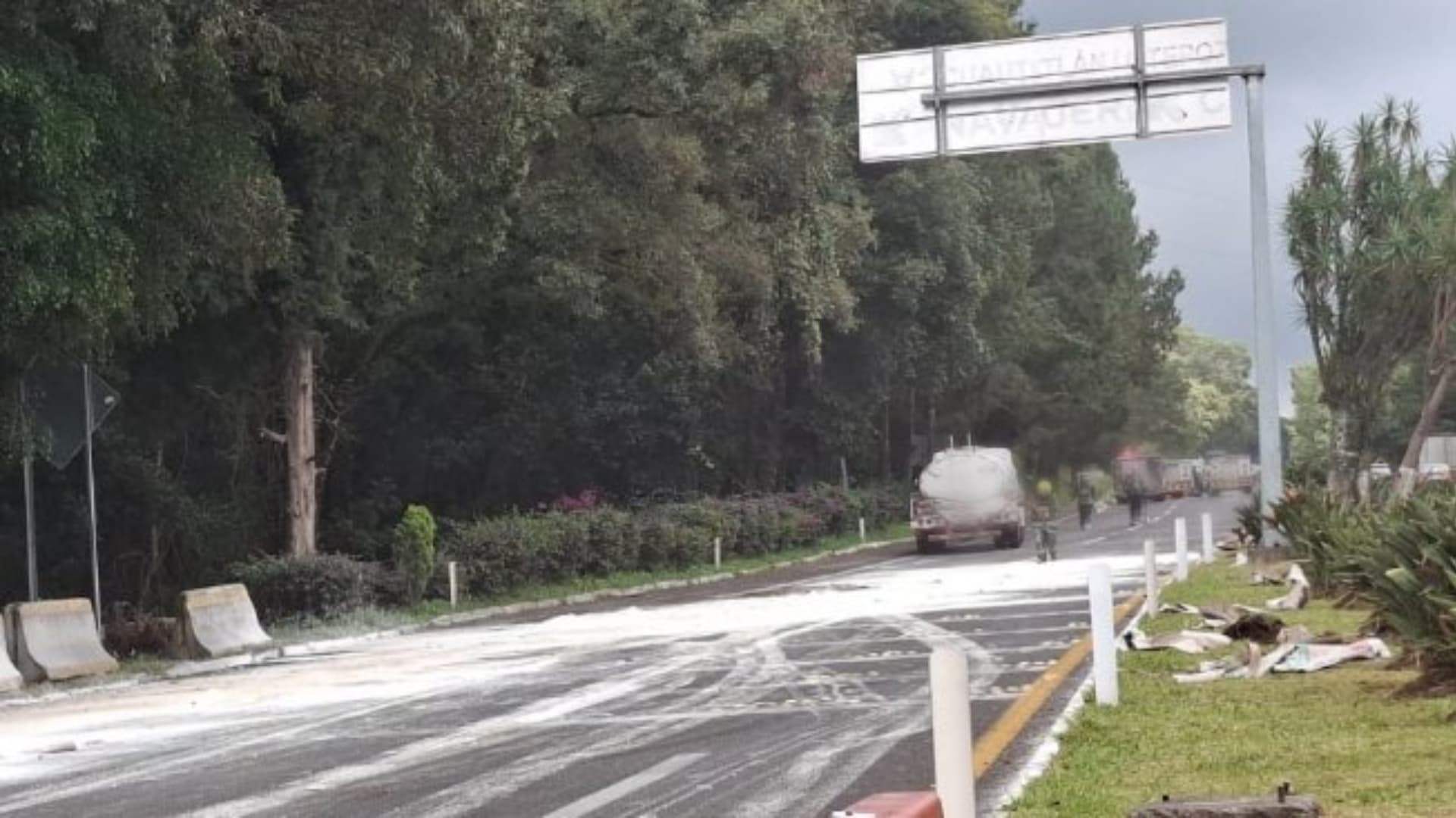 Atención de accidente en Autopista México-Cuernavaca.