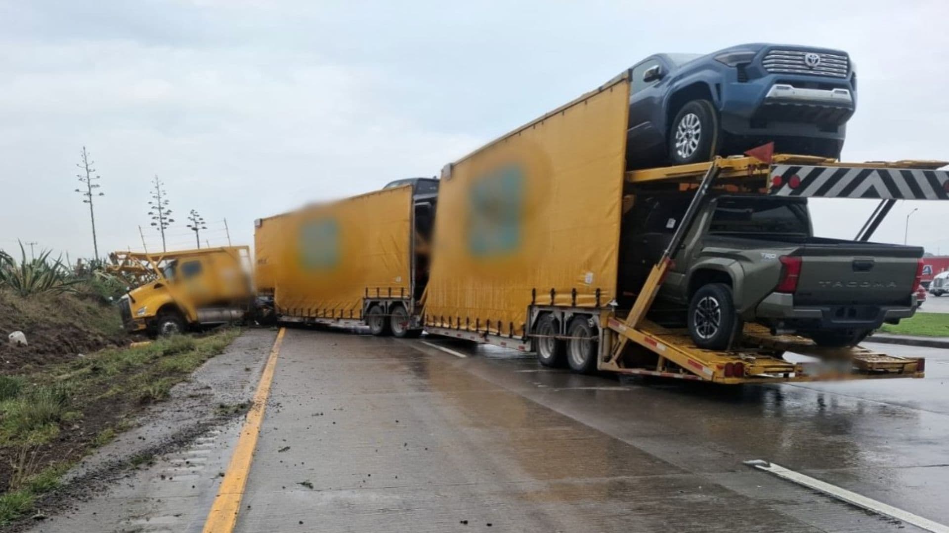 Tráiler accidentado en la México-Querétaro