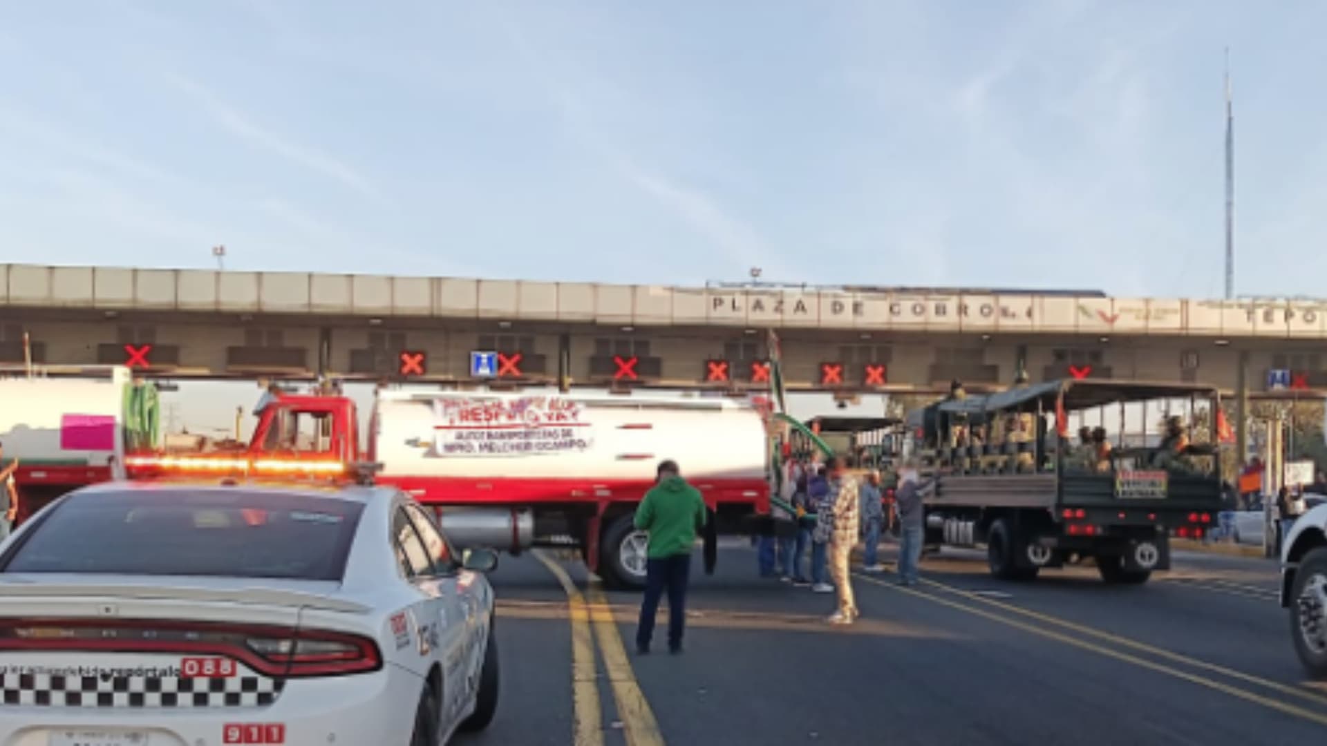 Protestas y bloqueo en la caseta de cobro de Tepotzotlán, en la autopista México-Querétaro