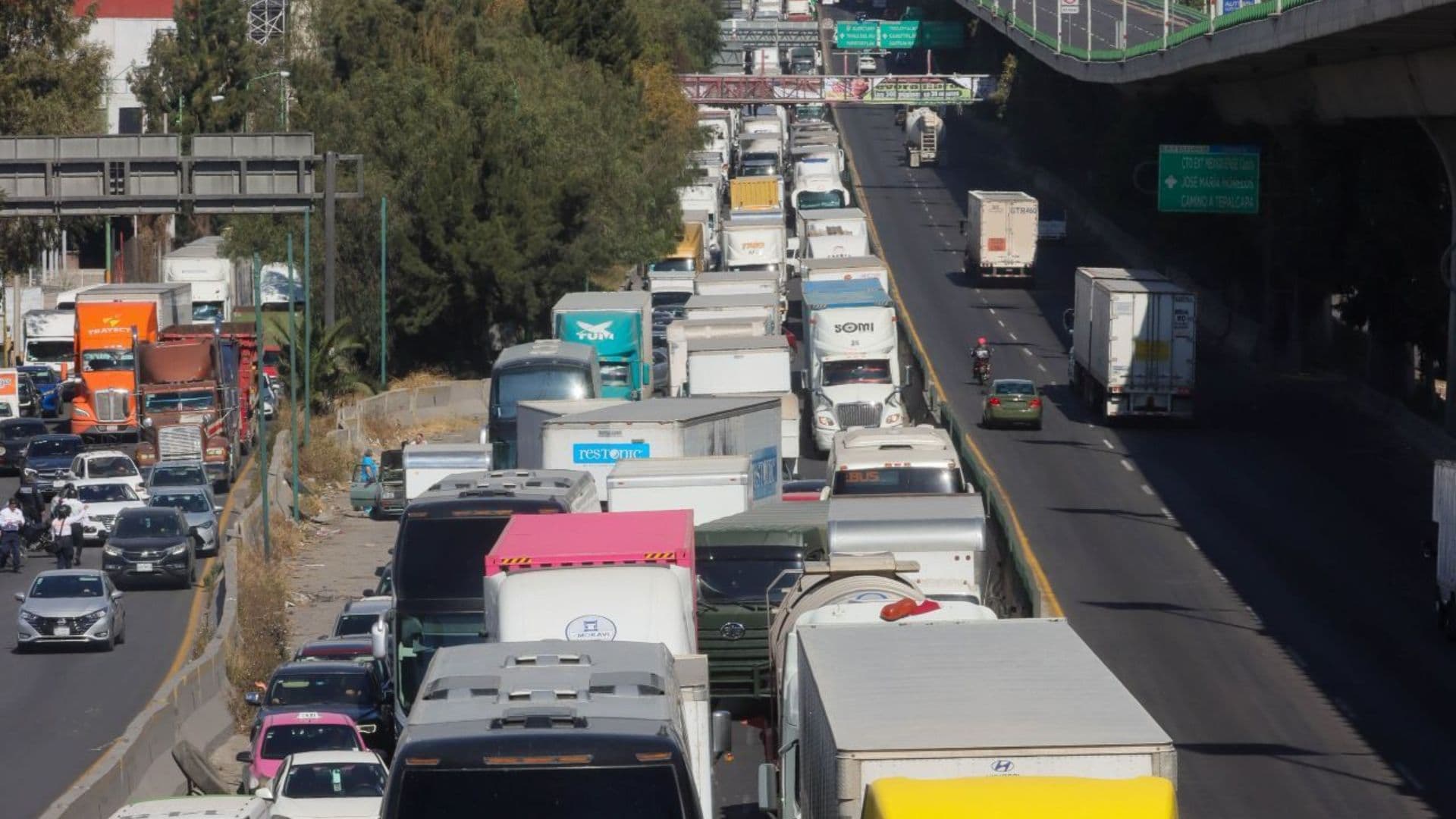 Bloqueo en la salida de la Ciudad de México rumbo a Querétaro