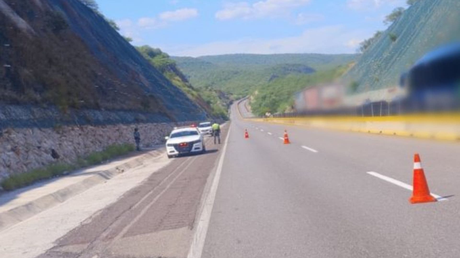 Cierre de carriles en la Autopista del Sol.