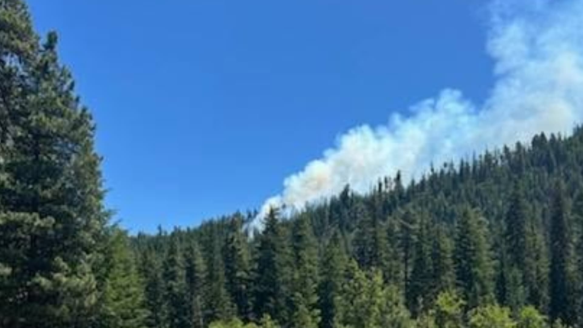 Avión de Combate de EUA se Estrella en Lago Rimrock, Washington