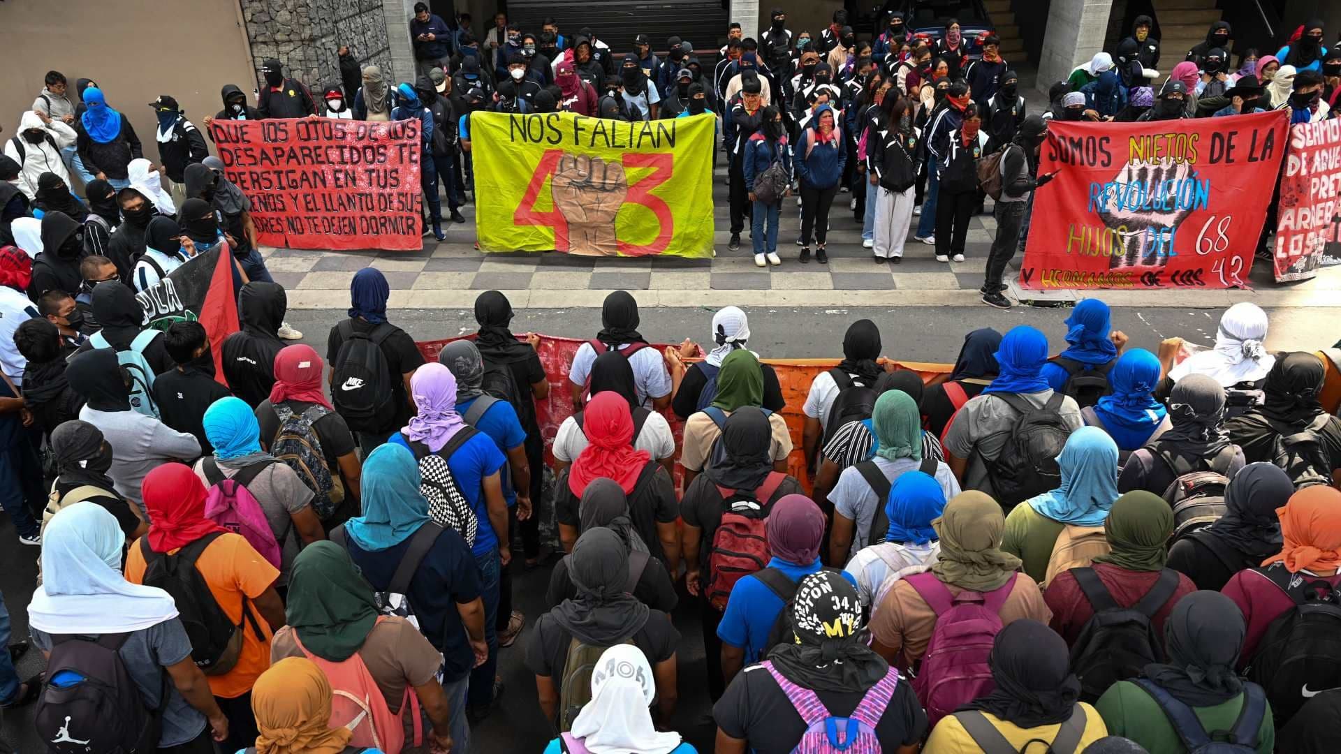 Mitin de familiares de los 43 normalistas de Ayotzinapa en la CNDH el 24 de septiembre 2026. Foto: Cuartoscuro