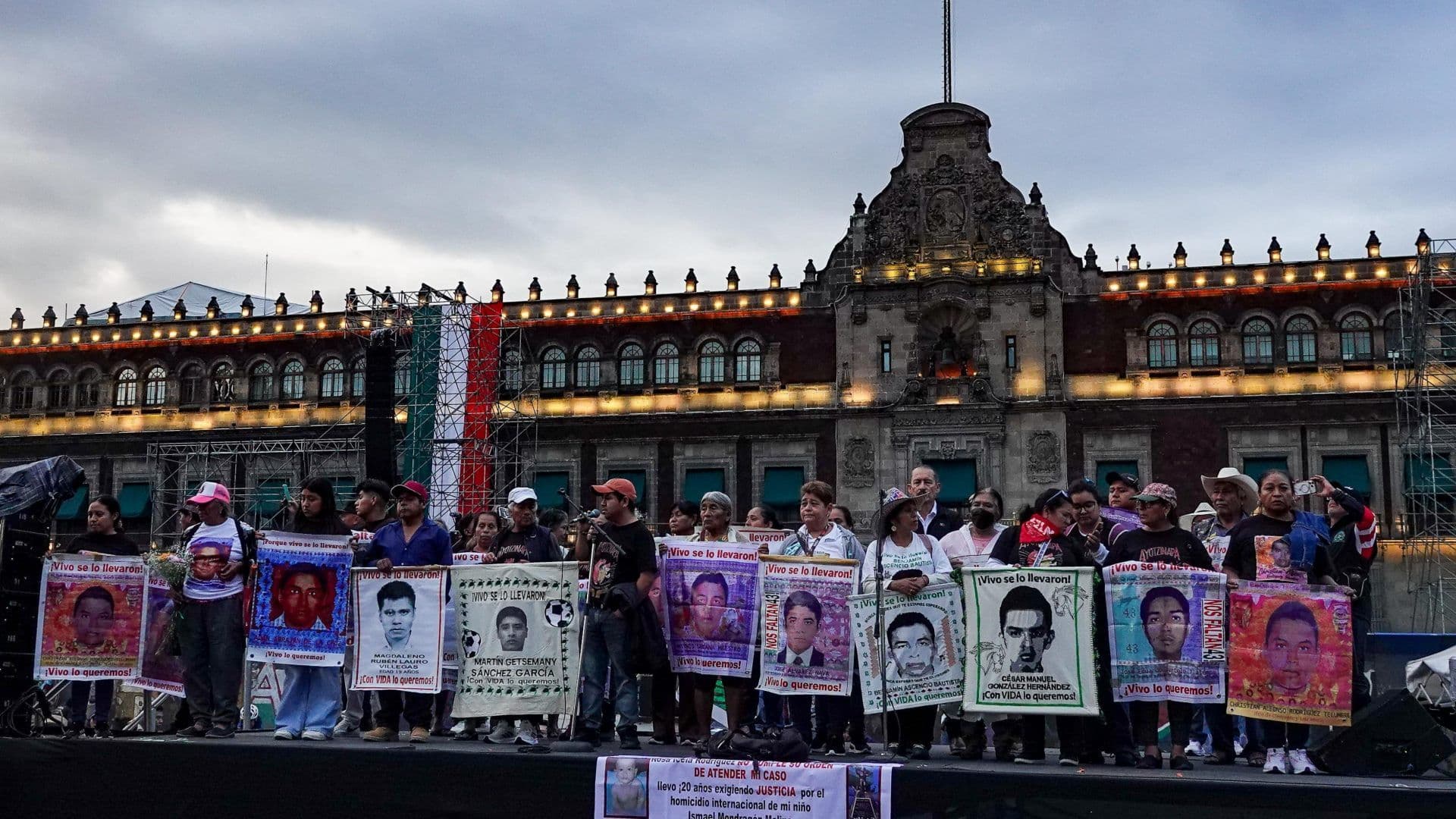 Marcha de padres y madres de los 43 normalistas de Ayotzinapa en CDMX el 26 de septiembre 2026. Foto: Cuartoscuro